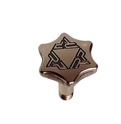 Översized Henry takedown skruvar gör det enkelt att ta bort spakar för rengöring och byta till större spakar för handskar eller cowboy action skytte.